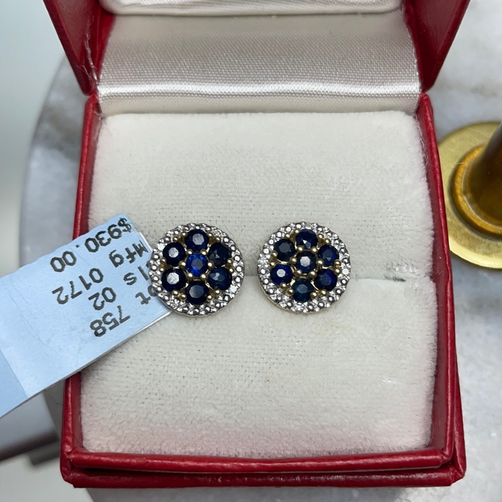 Sapphire-diamonds studs